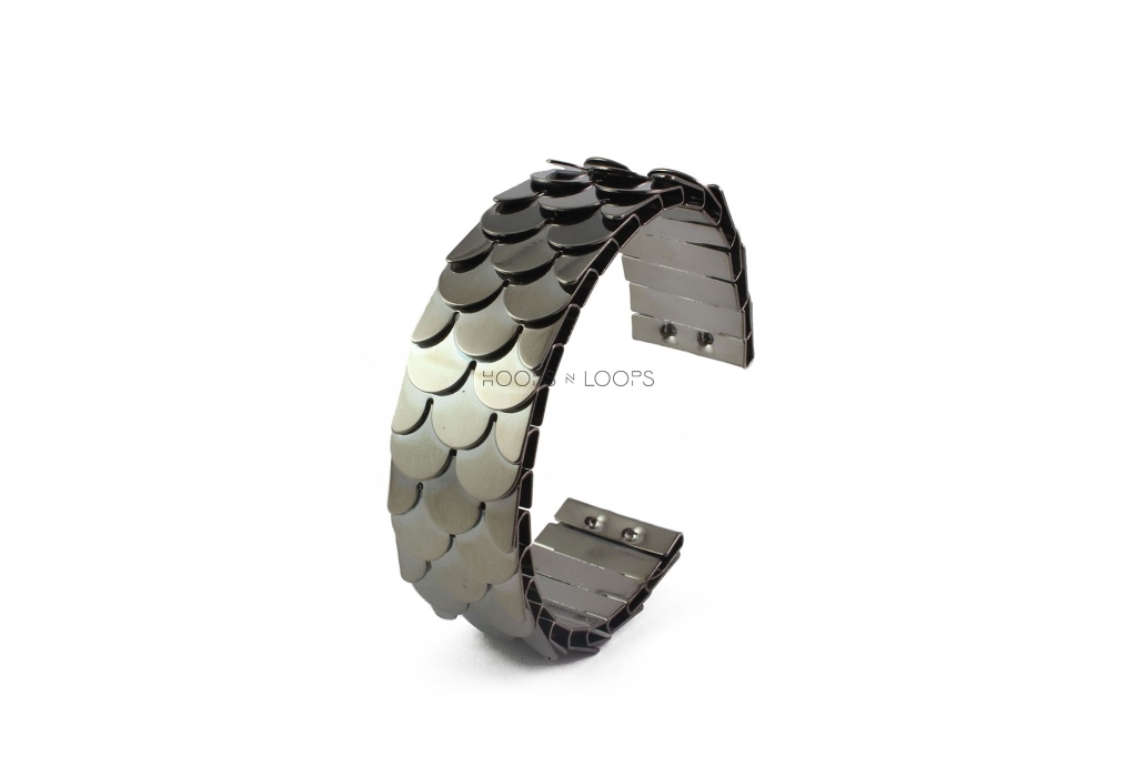 bb1000008-2-steel-fish-scales-cuff