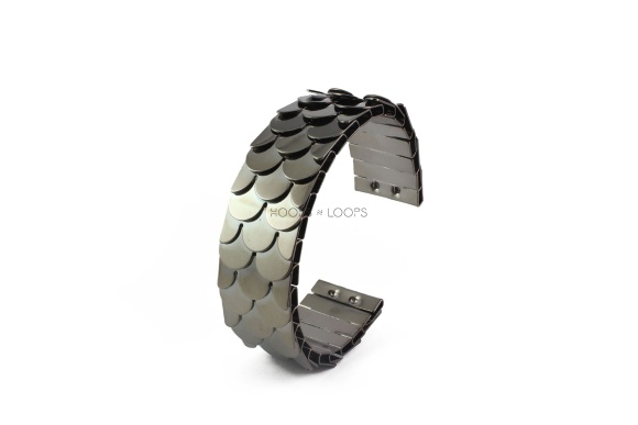 bb1000008-2-steel-fish-scales-cuff