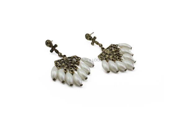 ee1000005-royal-drop-pearl-earrings