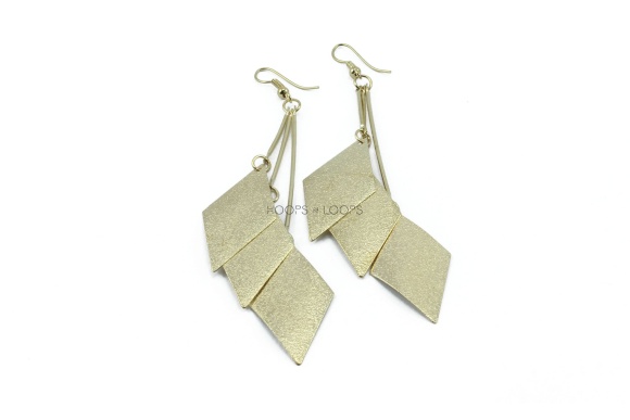 ee1000007-001-tri-diamond-drop-earrings