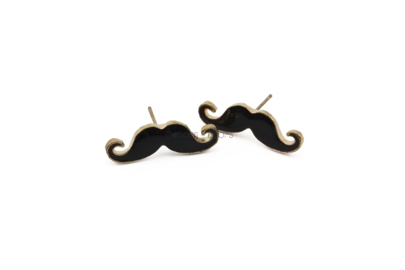 ee1000024-moostache-studs
