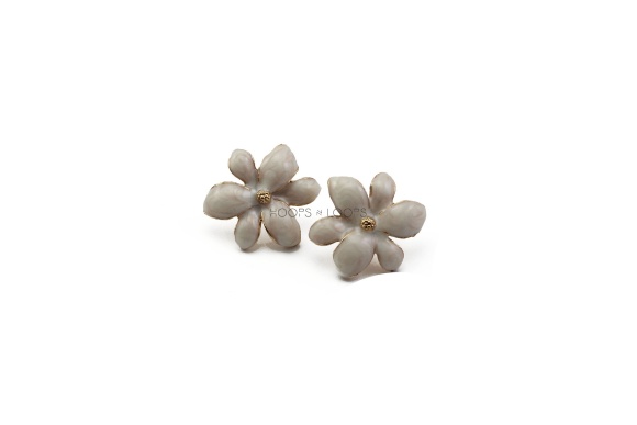 ee1000029-1-spring-flower-studs