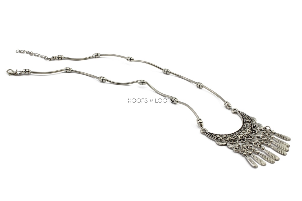 nn1000021-crescent-moon-dancers-necklace