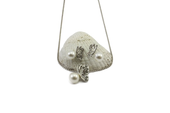 nn1000026-butterfly-on-pearl-set