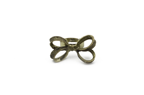 rr1000002-1-curtsy-bow-ring