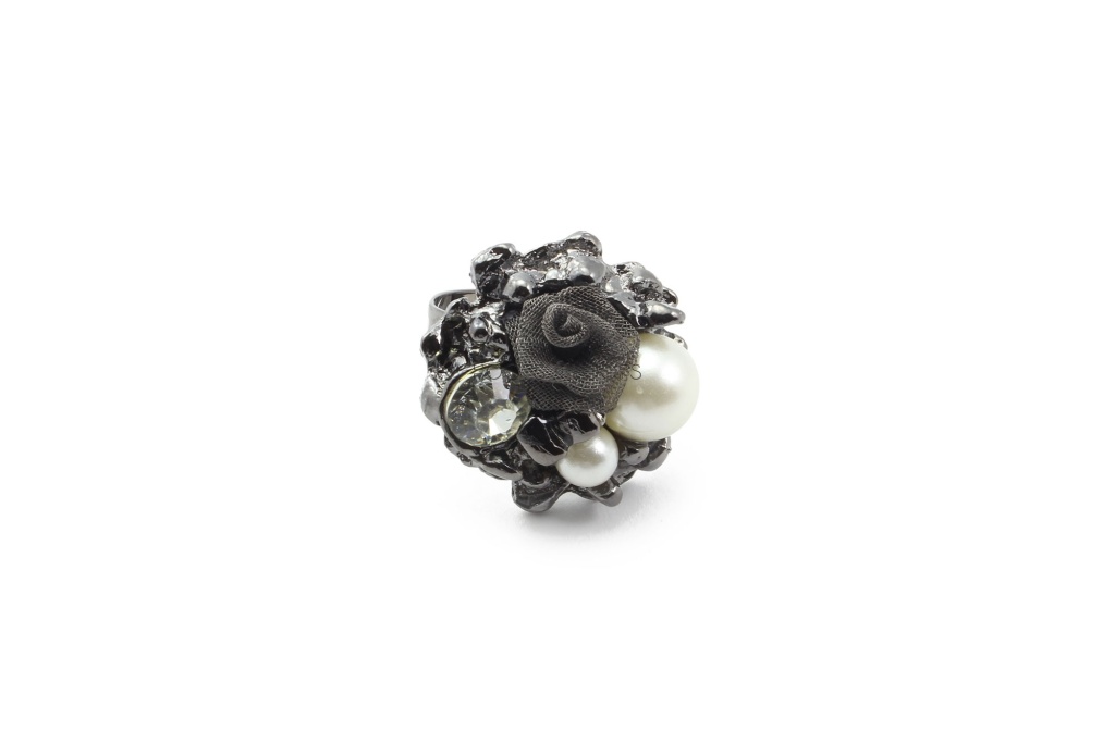 rr1000006-1-pearls-and-rose-ring