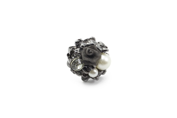 rr1000006-1-pearls-and-rose-ring