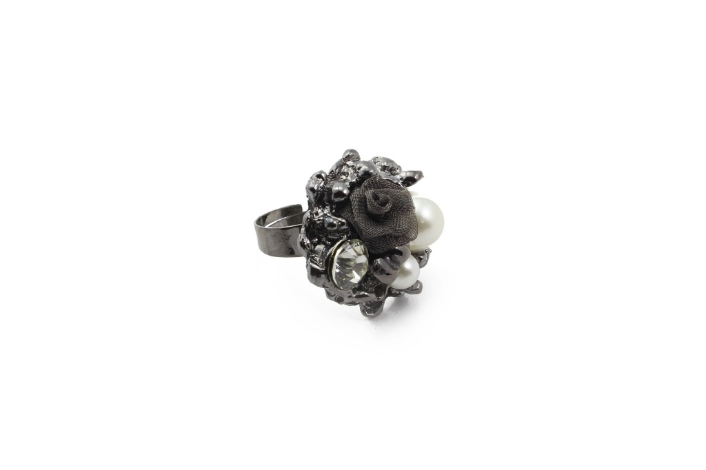rr1000006-2-pearls-and-rose-ring